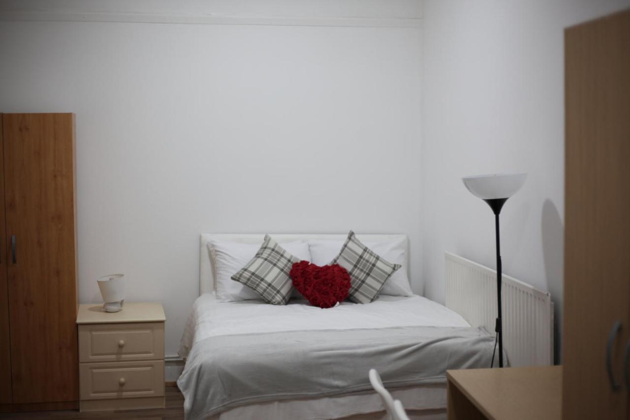 Oyo New City Lodge Londra Dış mekan fotoğraf