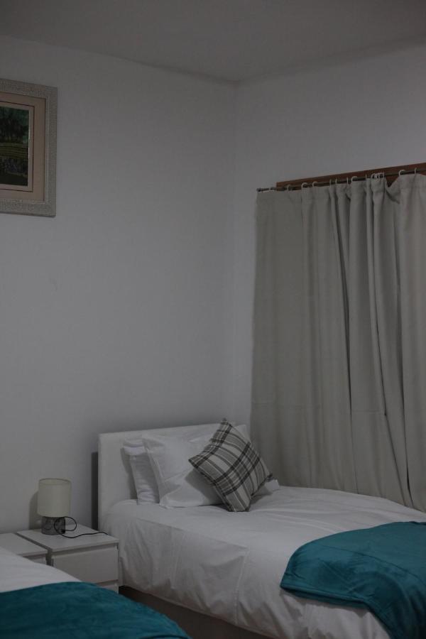 Oyo New City Lodge Londra Dış mekan fotoğraf